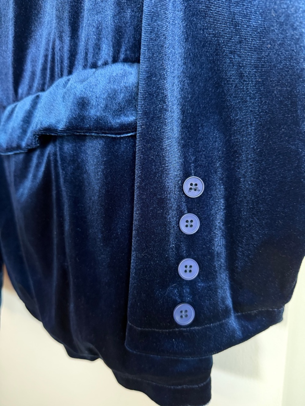 BloomChic Deep Navy Velvet Blazer - Picture 3 of 6